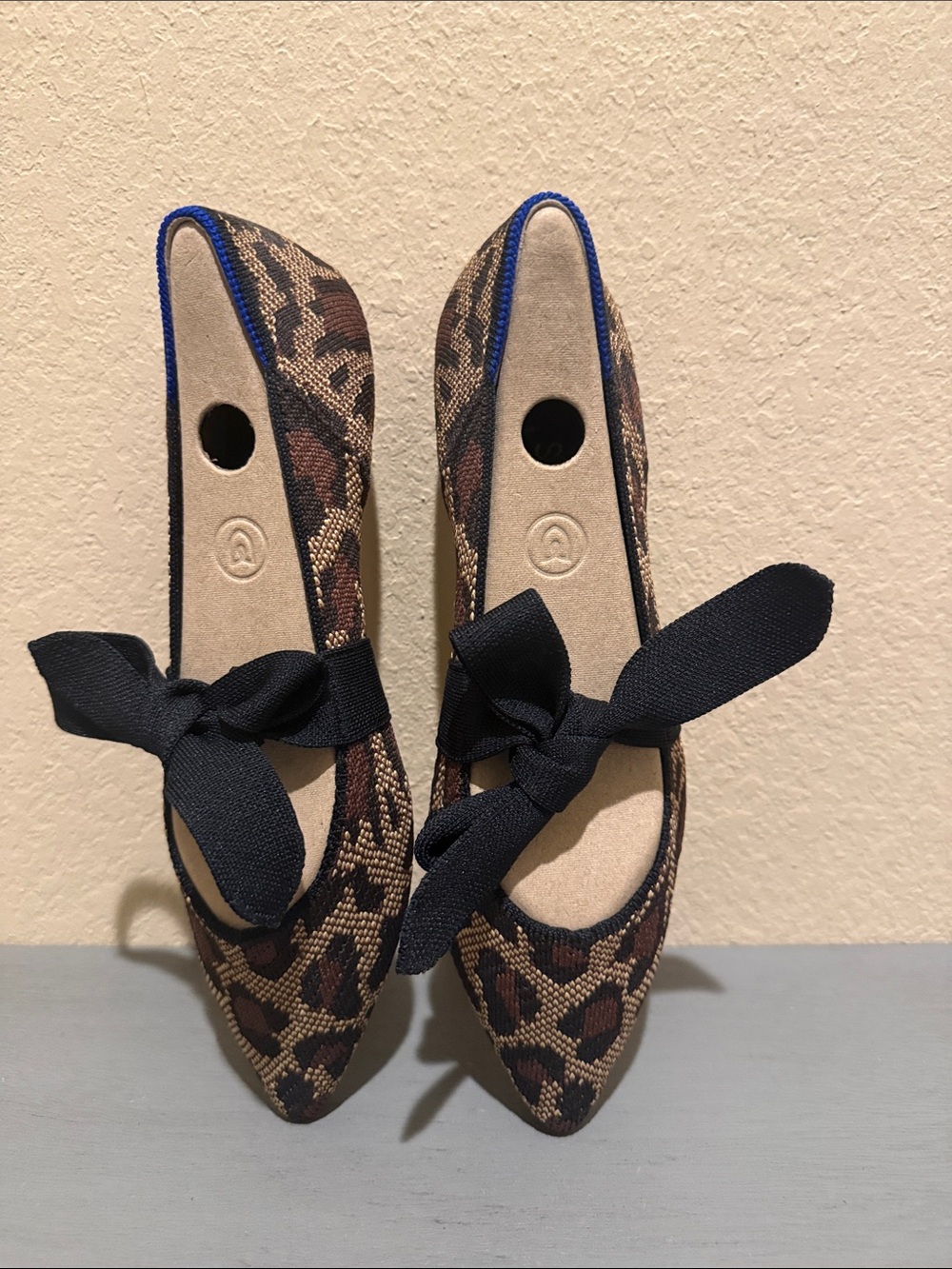 Rothys Leopard Print Pointed Toe Flats with Black Bow size 8